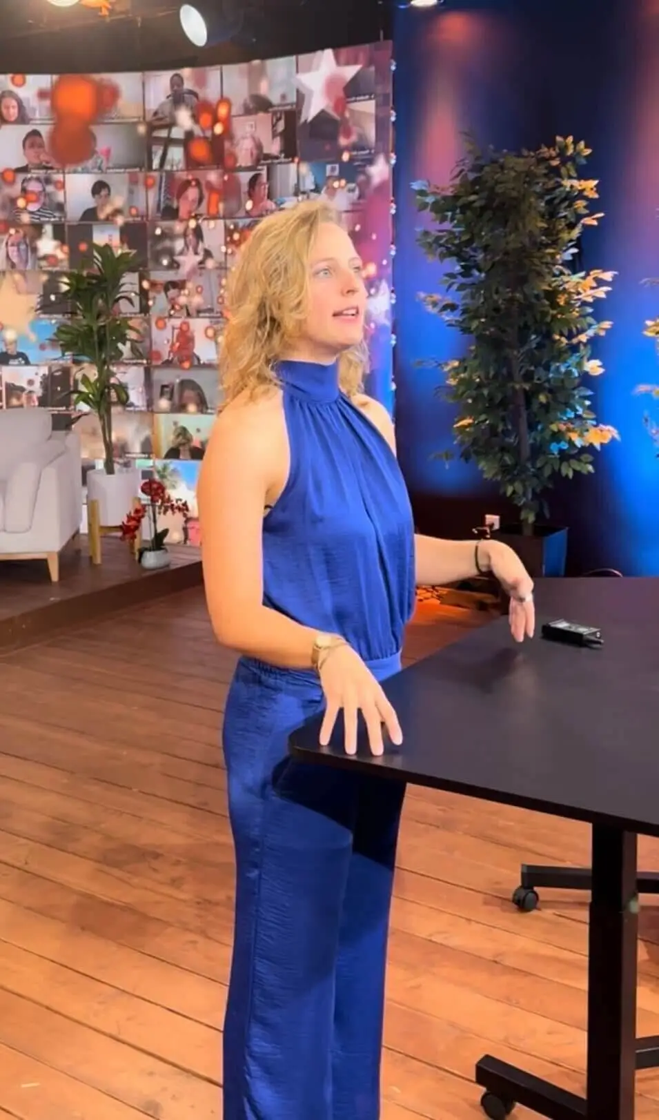 Laurie Mabelis speaking on stage